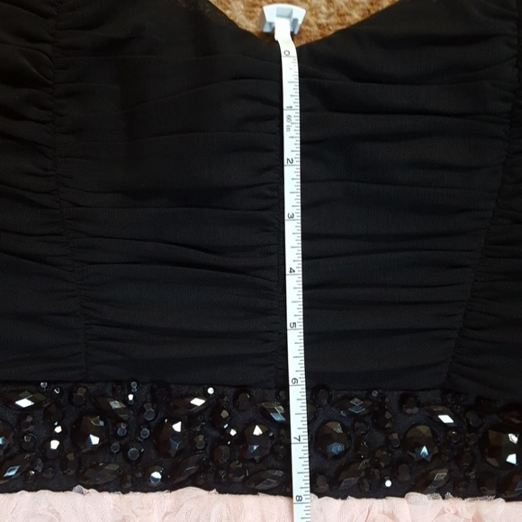 Elegant dress - Picture 7 of 8